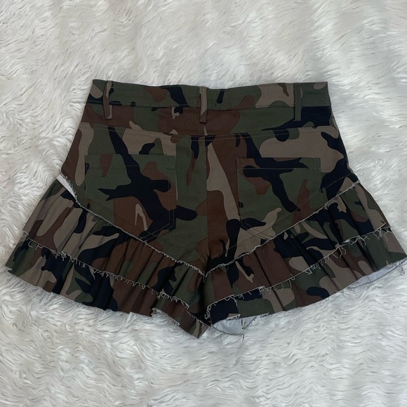NWT Like an Angel Camo Ruffle Leg Shorts - Picture 2 of 3